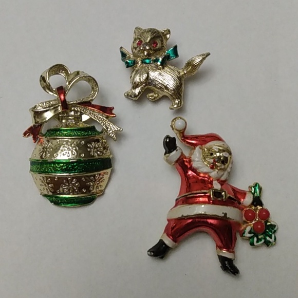 Christmas Fun Brooch Lot of 3 Santa, Ornament, Cat Red Green Goldtone - Picture 1 of 11